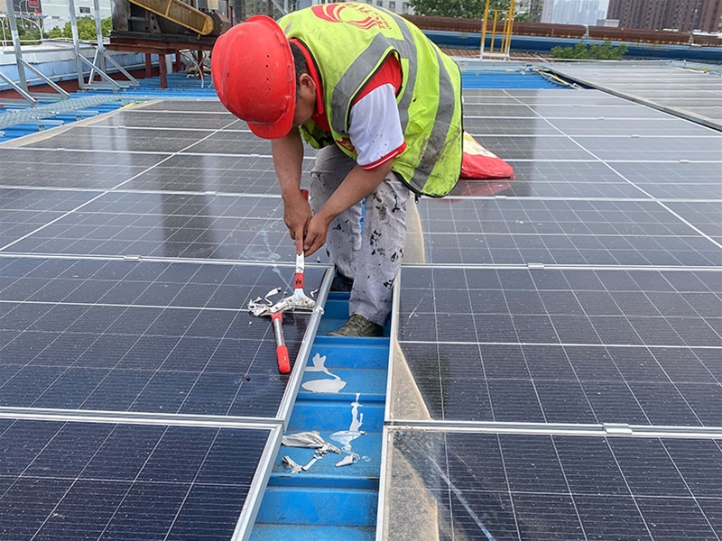 太陽能板鏟油漆